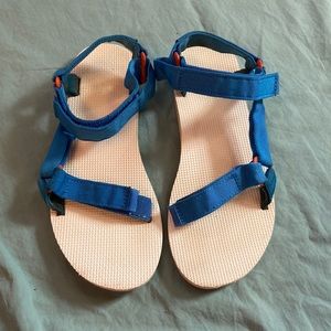 Women’s Teva size 9
